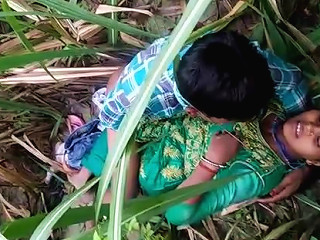 Dehati Lovers Having Sex In A Grass Field